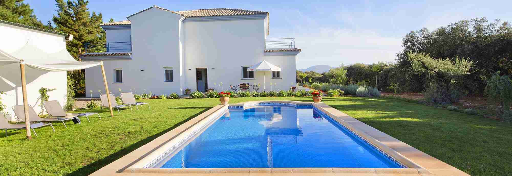 Alegre casa rural cerca de Ronda con piscina y zonas de césped